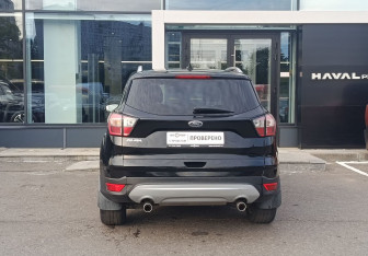 Подержанный автомобиль Ford Kuga 2017 года (6 фото)