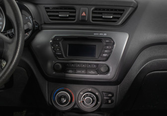 Подержанный автомобиль Kia Rio Hatchback 2014 года (14 фото)