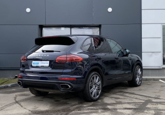 Подержанный автомобиль Porsche Cayenne 2015 года (5 фото)