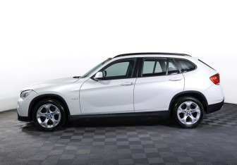 Подержанный автомобиль BMW X1 2011 года (8 фото)