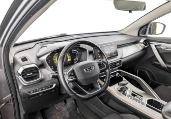 Подержанный автомобиль Geely Coolray 2022 года (16 фото)