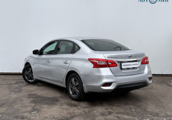 Подержанный автомобиль Nissan Sentra Sedan 2017 года (7 фото)