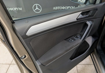 Подержанный автомобиль Volkswagen Tiguan 2021 года (12 фото)