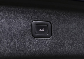 Подержанный автомобиль Hongqi HS5 2021 года (25 фото)