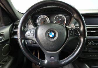 Подержанный автомобиль BMW X6 M 2013 года (19 фото)
