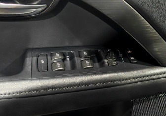 Подержанный автомобиль Volvo XC70 2014 года (15 фото)