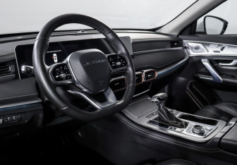 Подержанный автомобиль Jetour X70 Plus 2023 года (14 фото)