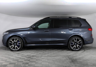 Подержанный автомобиль BMW X7 2021 года (5 фото)