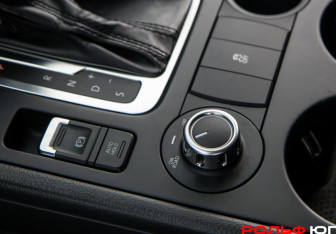 Подержанный автомобиль Volkswagen Touareg 2012 года (12 фото)