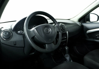 Подержанный автомобиль Nissan Almera Sedan 2014 года (7 фото)