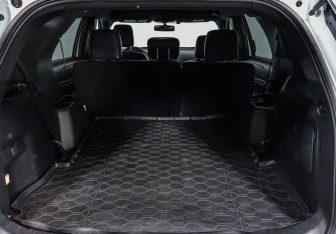 Подержанный автомобиль Ford Explorer 2019 года (17 фото)