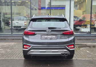 Подержанный автомобиль Hyundai Santa Fe 2018 года (7 фото)