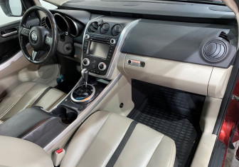 Подержанный автомобиль Mazda CX-7 2008 года (9 фото)