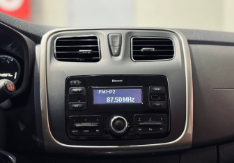 Подержанный автомобиль Renault Sandero 2020 года (13 фото)