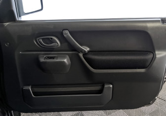 Подержанный автомобиль Suzuki Jimny 2018 года (24 фото)