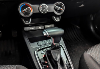 Подержанный автомобиль Kia Rio Sedan 2021 года (25 фото)