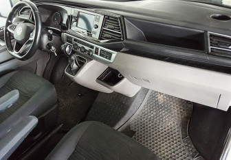 Подержанный автомобиль Volkswagen Caravelle 2020 года (11 фото)