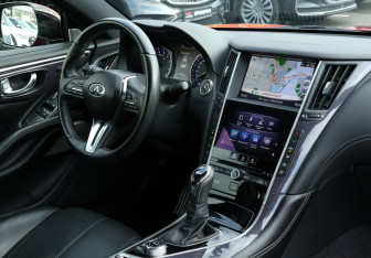 Подержанный автомобиль Infiniti Q60 Coupe 2018 года (12 фото)