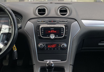 Подержанный автомобиль Ford Mondeo Sedan 2012 года (12 фото)
