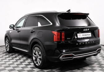 Подержанный автомобиль Kia Sorento 2022 года (7 фото)