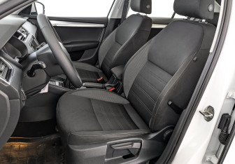 Подержанный автомобиль Skoda Octavia Liftback 2019 года (20 фото)