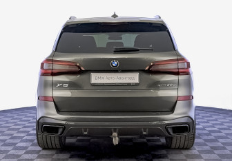 Подержанный автомобиль BMW X5 2021 года (6 фото)