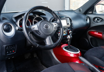 Подержанный автомобиль Nissan Juke 2012 года (16 фото)
