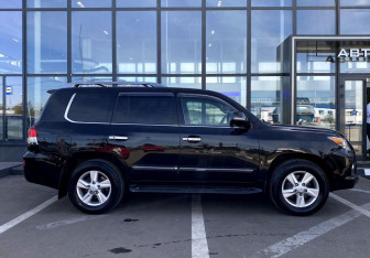 Подержанный автомобиль Lexus LX 2014 года (5 фото)