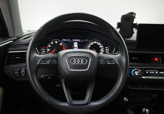 Подержанный автомобиль Audi A4 Sedan 2019 года (15 фото)