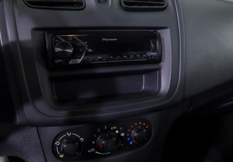 Подержанный автомобиль Renault Logan Sedan 2018 года (13 фото)