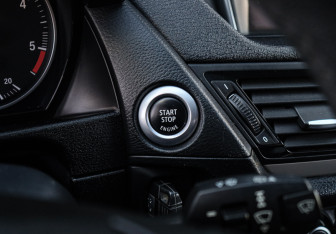 Подержанный автомобиль BMW X1 2014 года (19 фото)