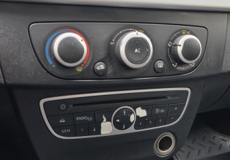 Подержанный автомобиль Renault Fluence 2012 года (13 фото)