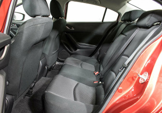 Подержанный автомобиль Mazda 3 Sedan 2015 года (13 фото)