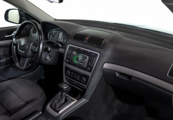 Подержанный автомобиль Skoda Octavia Liftback 2012 года (6 фото)