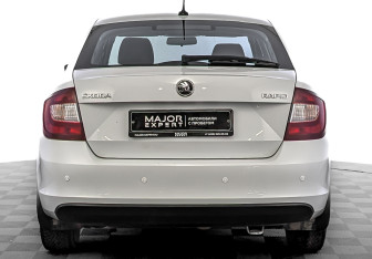 Подержанный автомобиль Skoda Rapid Liftback 2018 года (6 фото)