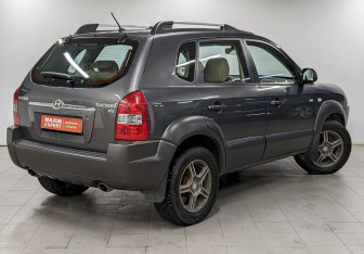 Подержанный автомобиль Hyundai Tucson 2008 года (5 фото)