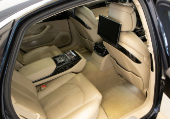 Подержанный автомобиль Audi A8 2016 года (29 фото)