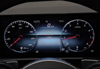 Подержанный автомобиль Mercedes-Benz GLB 2021 года (16 фото)