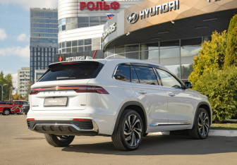 Подержанный автомобиль Geely Monjaro 2025 года (4 фото)