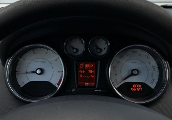 Подержанный автомобиль Peugeot 308 Hatchback 2009 года (19 фото)