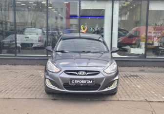 Подержанный автомобиль Hyundai Solaris Sedan 2013 года (2 фото)