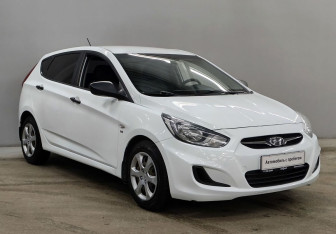 Подержанный автомобиль Hyundai Solaris Hatchback 2011 года (3 фото)