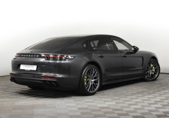 Подержанный автомобиль Porsche Panamera Wagon 2017 года (11 фото)