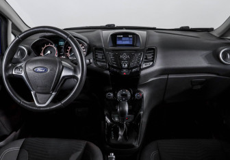 Подержанный автомобиль Ford Fiesta Hatchback 2015 года (12 фото)