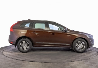 Подержанный автомобиль Volvo XC60 2015 года (4 фото)