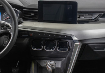 Подержанный автомобиль BAIC X35 2023 года (14 фото)