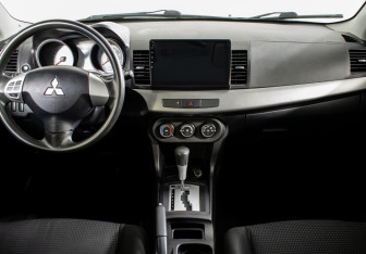Подержанный автомобиль Mitsubishi Lancer Sedan 2007 года (11 фото)