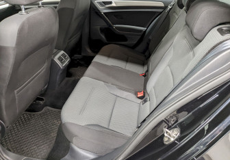 Подержанный автомобиль Volkswagen Golf Hatchback 2014 года (15 фото)