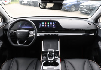 Подержанный автомобиль Omoda C5 2023 года (12 фото)