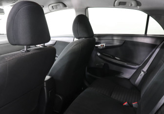 Подержанный автомобиль Toyota Corolla Sedan 2008 года (12 фото)